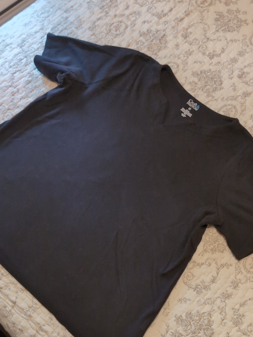 croft & barrow Black V-Neck Short Sleeve Tee
